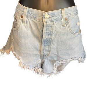Levi’s woman’s 501 denim light blue wash shorts size 33 Preloved cut off Jean